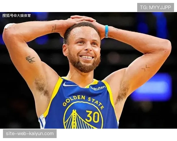 库里半场投中八记三分刷新纪录 超越汤普森登顶NBA历史第一