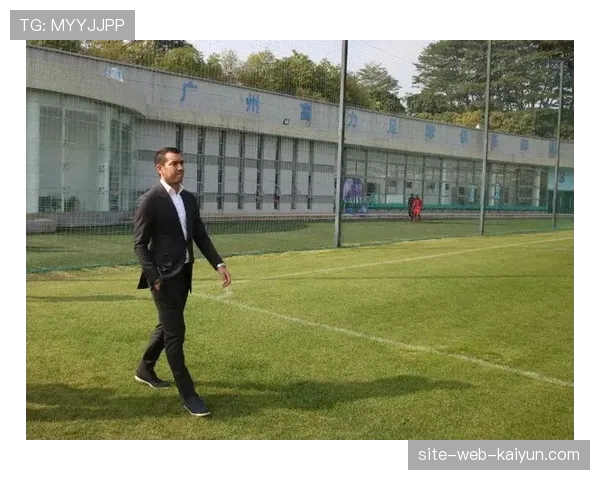 费耶诺德少帅执教理念先进 培养年轻球员获认可